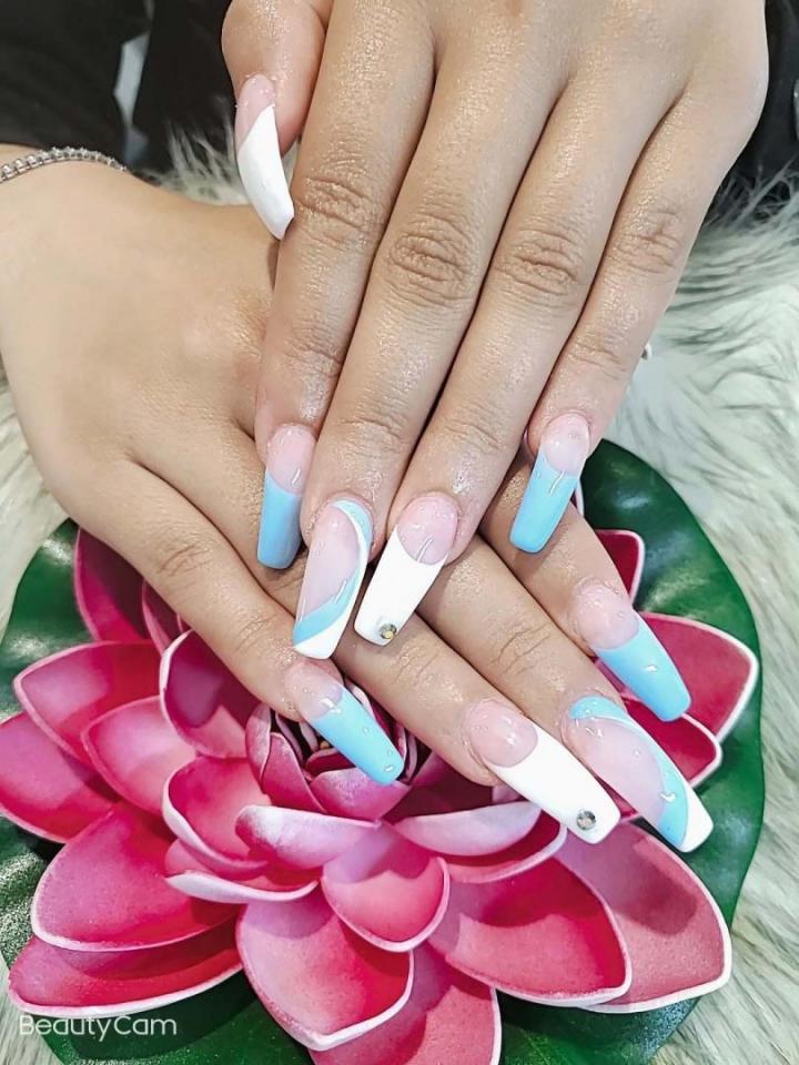 Confiez les soins esthétiques de vos ongles à notre équipe !